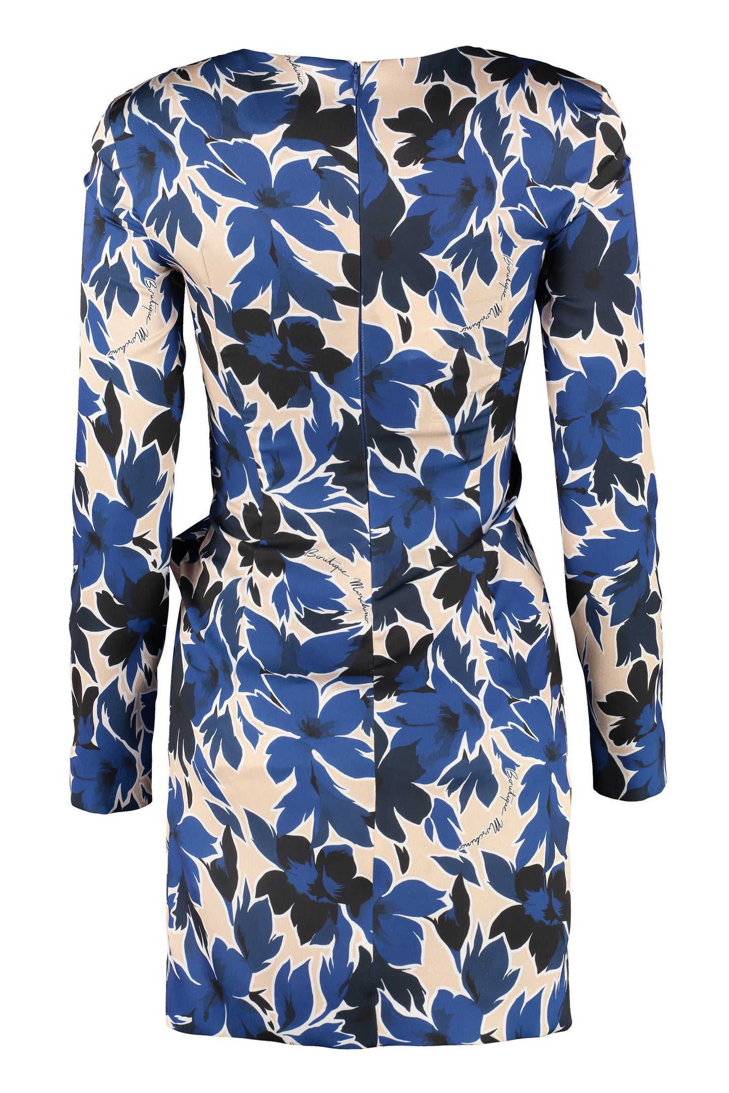 Ruffled dress with wrinkles on the waist